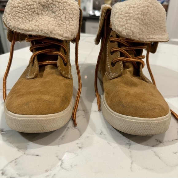 Mudd Faux Fur Suede Tan Foldover Hi Top Sneaker Booties 90’s Y2K Women’s Size 8 - Picture 4 of 13